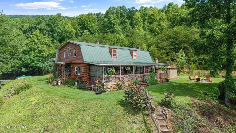 Rustic 2-Bedroom Log Home on 119 Acres in Sneedville, Tennessee