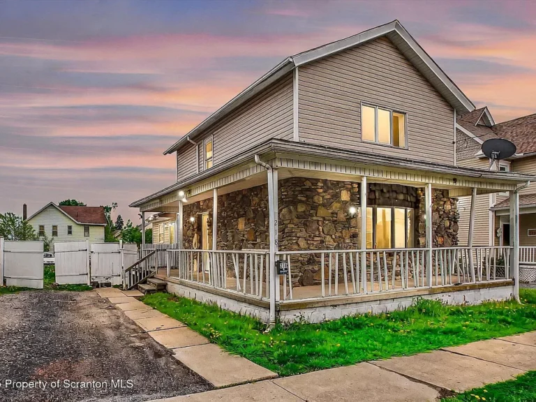Single Family Home – Bring Your Vision!$144,900