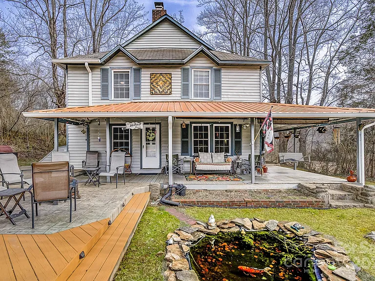 Charming 1900 farmhouse on a spacious corner lot with stunning mountain views! $250,000