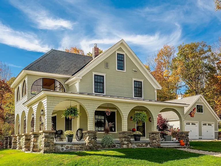 Engaging and inviting! Sweeping arches inside and out create warm, subtle elegance filled with natural light from the southern exposure.