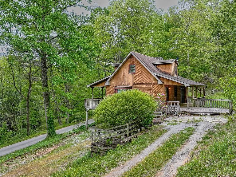 “Appalachian Dreamscape – 25-Acre Mountain Retreat with Two Log Cabins & Endless Potential”