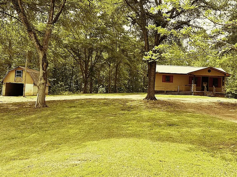A Secluded Nature Lover’s Paradise on 20 Acres – Your Off-Lake Cabin Escape!