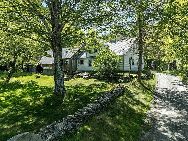 “Timeless Charm on 41 Acres: Restored 1790 Vermont Farmhouse with Mountain Views & Historic Character”
