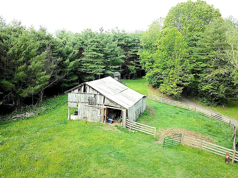 Discover your own slice of tranquility on this versatile 10.213-acre property off Easter Creek Rd, just 10 minutes from downtown Floyd! $122,550