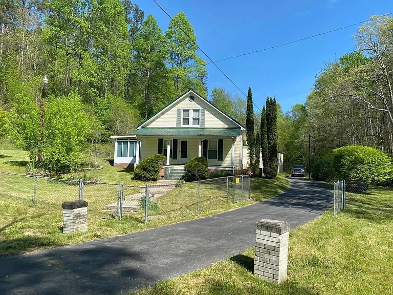 Tucked away in a quiet little area of Johnson County, Kentucky, is this stunning 90-acre property offering a picturesque escape from the hustle and bustle of city life. $299,000