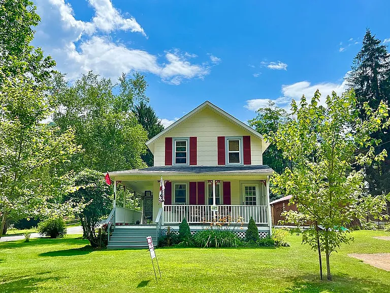 2 Story Single Family Home – 2 Bedroom – 2 Bathroom $129,000
