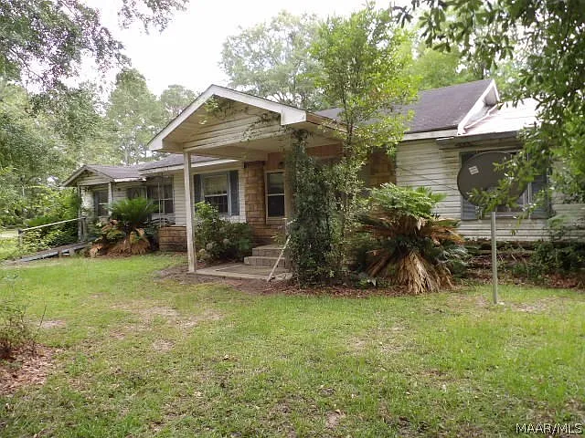“Spacious Elba Opportunity: 3+ Bedroom Home with Dual Living Spaces