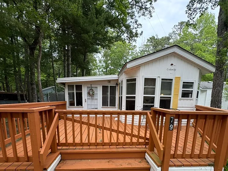 “Cozy 1-Bedroom Seasonal Retreat in Egg Harbor Village Campground – Resort-Style Amenities Included!”