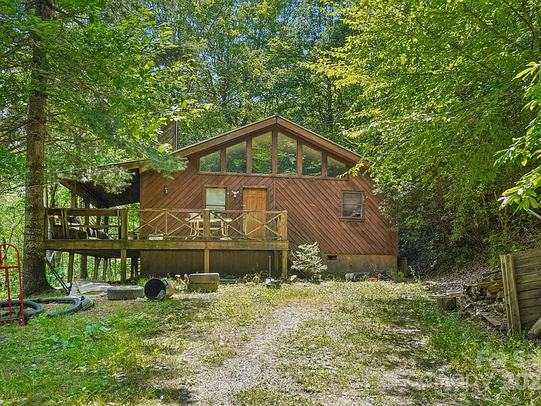 This blank canvas awaits your creativity! In an established community w/ picnic pavilion,$190,000