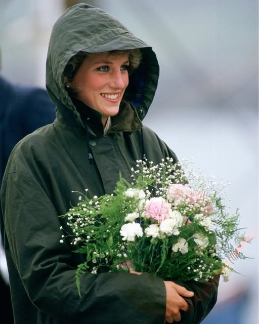 Never-before-seen pictures of Princess Diana