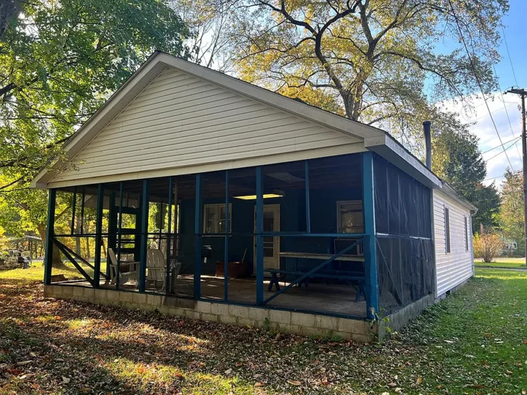 1 Bed + Loft | 1 Bath | Screened Porch | Nature Lover’s Retreat $98,900