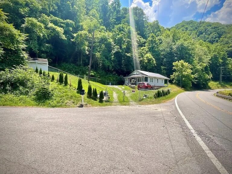 2-Bedroom Home on 30 Hillside Acres in Virgie, Kentucky