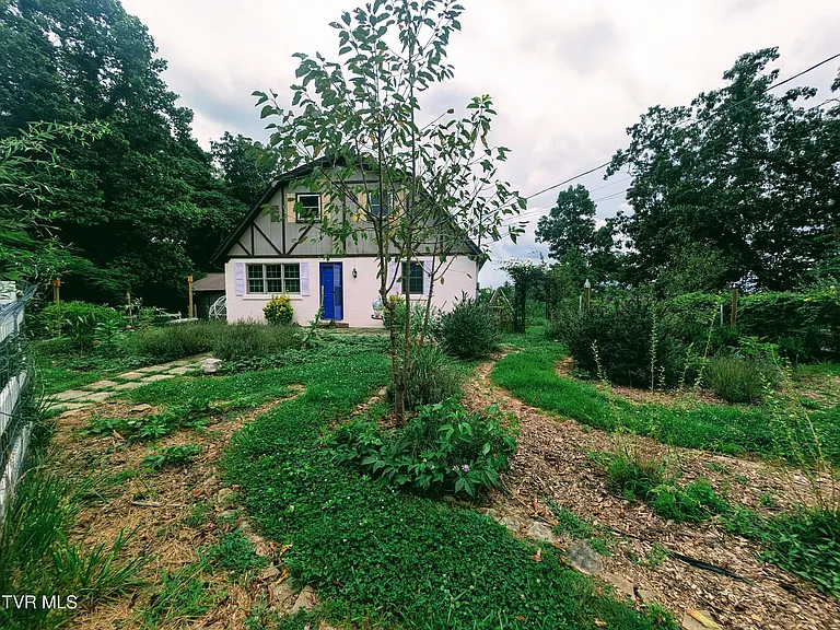 Escape to your own slice of the countryside with this charming 20-acre property, $189,000