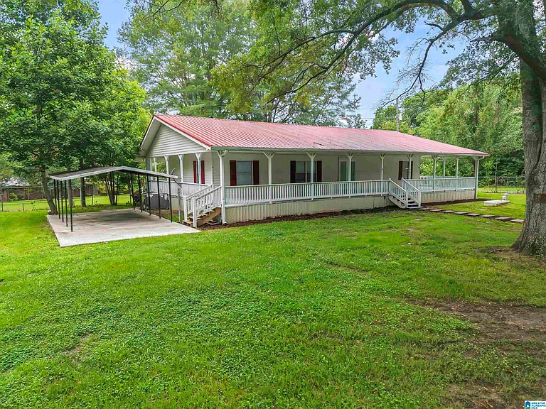 COMPLETELY REHABBED 3/2 IS READY FOR NEW OWNERS HAS ALL NEW APPLIANCES NEW FLOORING FRESH PAINT$159,900.