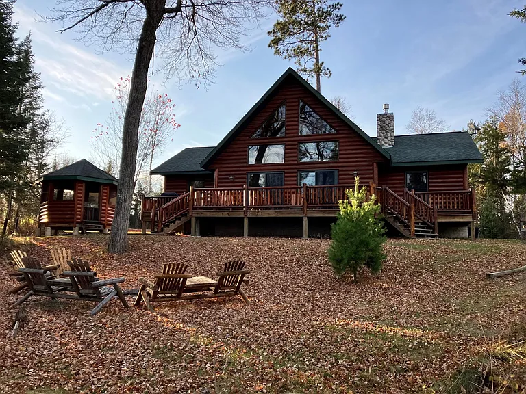Bear’s Den Log Home