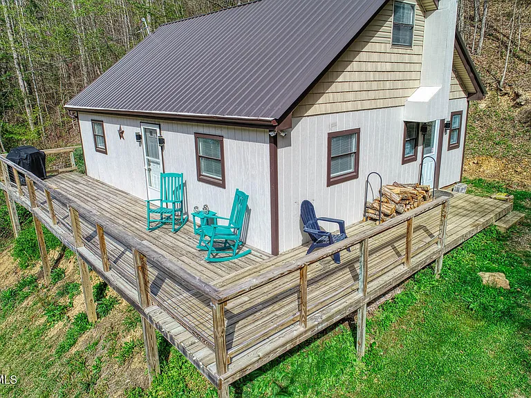 Are you looking for a cosy home? Located in the hills of Sneedville, $199,900