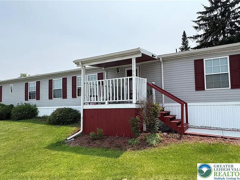 Location! Tucked away in Parkland School District, yet close to major highways. $134,999