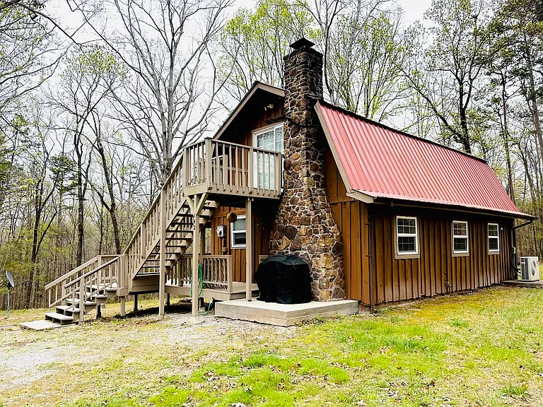 Your Mountain Retreat Awaits! Have you been dreaming of an escape into the mountains? $185,000