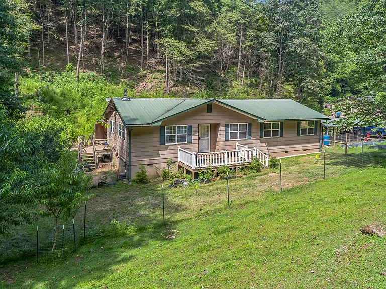 Charming 4-Bedroom Home on 39.45 Acres with Creek, Fruit Trees & More $200,000