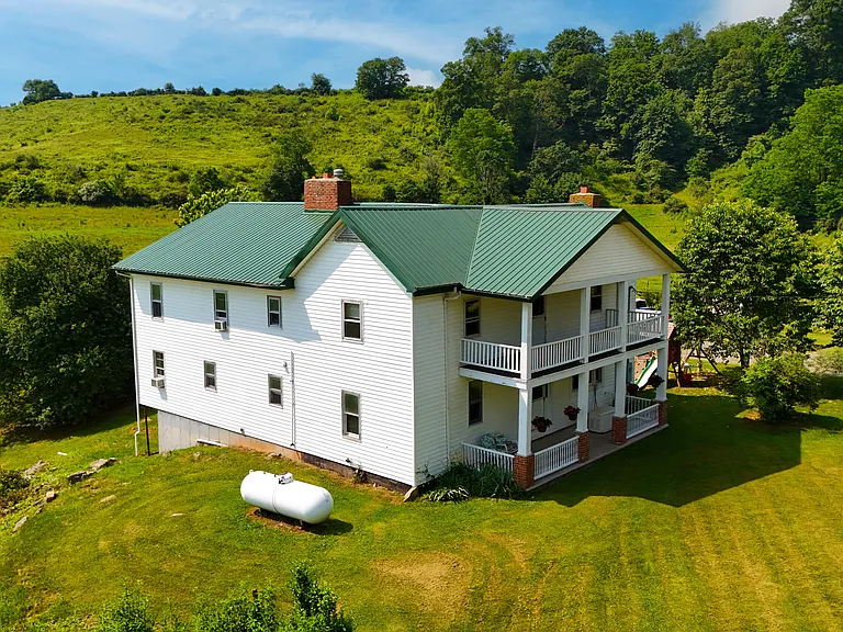 Will need just a little work to make it into an amazing place to call home $289,000