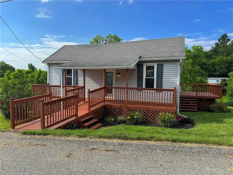 Town & Country Charm at 81 Baltimore! $134,900