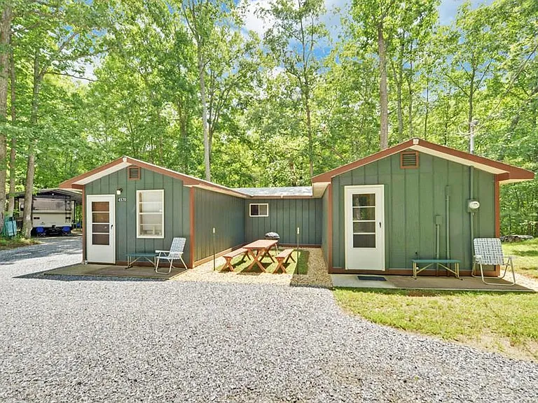 UNIQUE BALD MOUNTAIN PARK CUTIE!! $199,900
