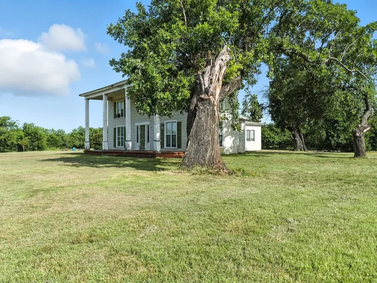 Charming 4-Bedroom Historic Home on 3+ Secluded Acres – Jacksboro, TX $179,000