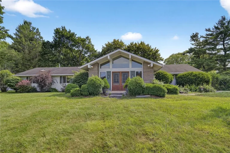 A Truly Exceptional Midcentury Modern Ranch Just Minutes from Ithaca