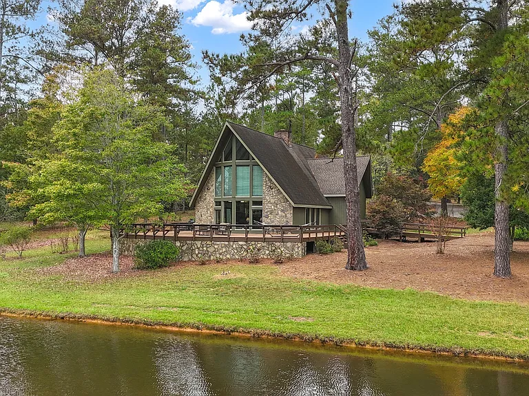 Historic 161-Acre Lakefront Estate with Multiple Residences Near Thomaston, GA