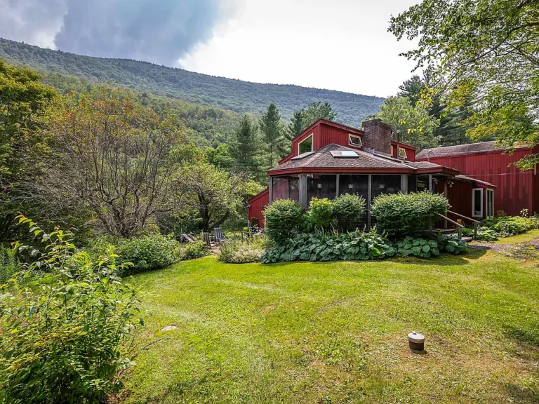 A Vermont Gem with Big Mountain Views and Direct Trail Access