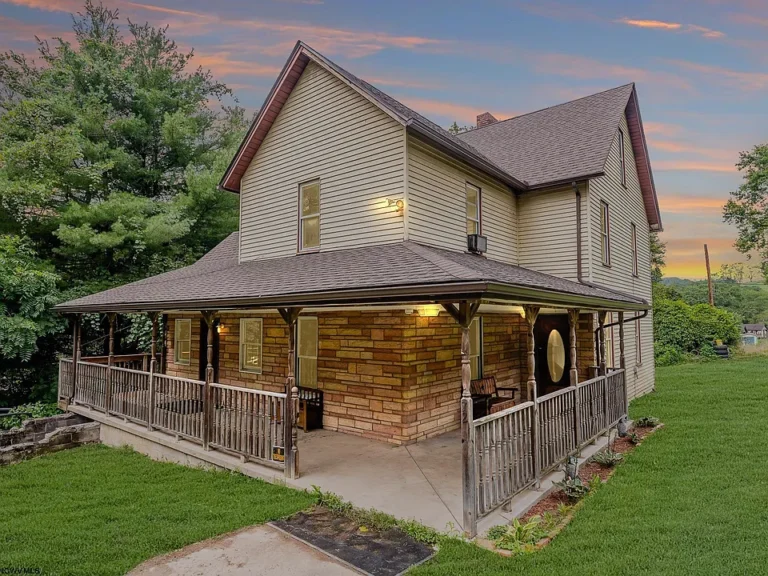 Country Farmhouse Getaway – Charm, Updates & Room to Grow!