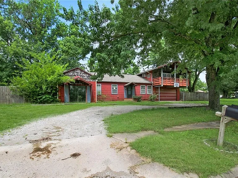 Spacious 5-Bedroom Fixer-Upper