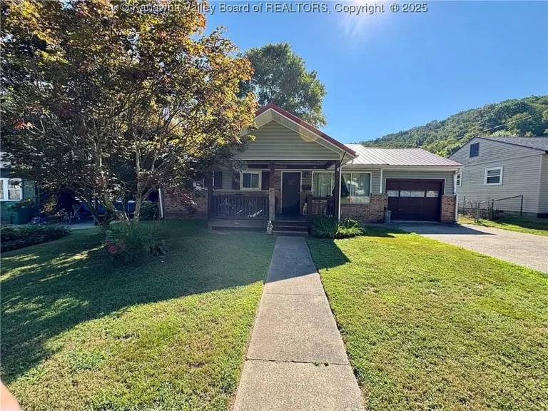 Charming 3-Bedroom Ranch in Saint Albans $180,000