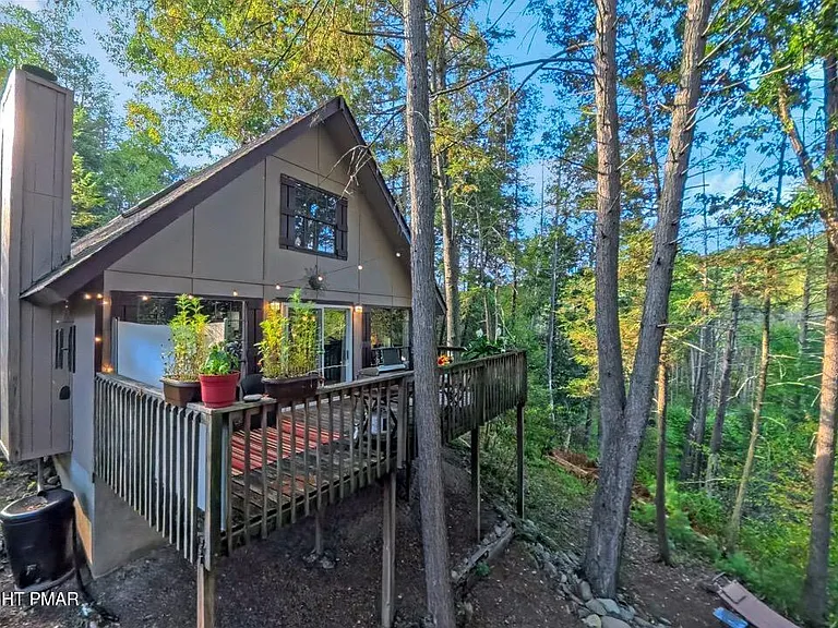 Escape To Your Very Own Mountain Retreat! $200,000