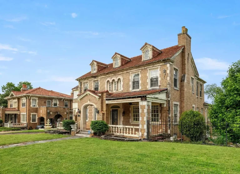 Pretty details! 6 beds/6 baths! Schilleci House, C. 1930 in Alabama. $275,000