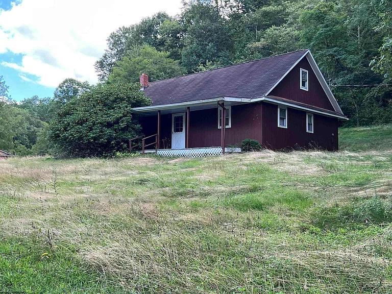 RURAL PROPERTY WITH SOME ACREAGE! $128,900