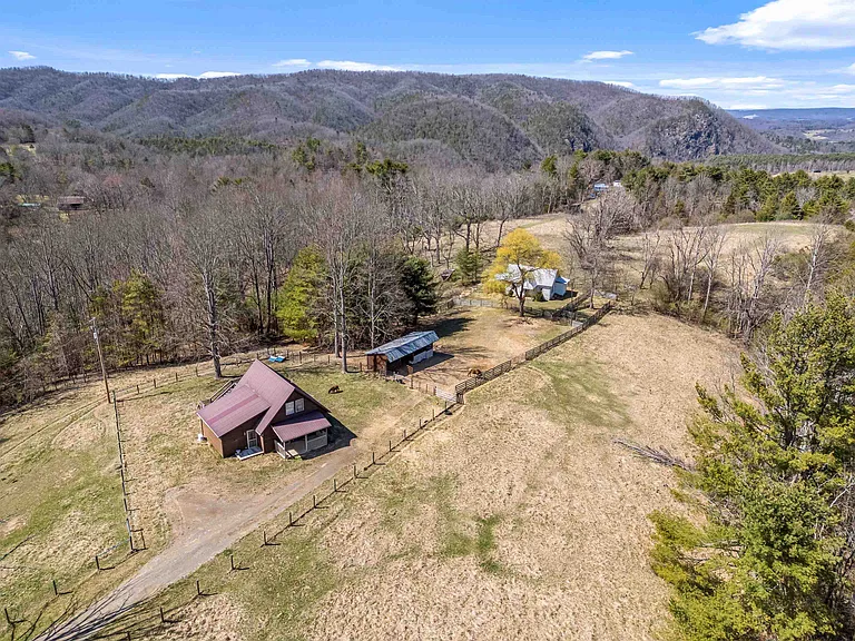Tranquil 25-Acre Countryside Retreat