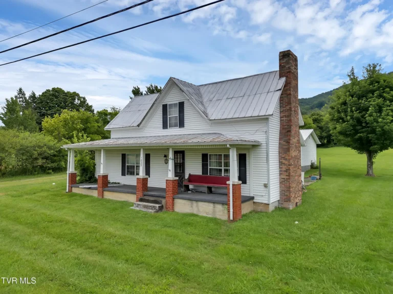 Under $150K Sunday – Charming 1930s Tennessee Farmhouse on 1 Acre with Panoramic Mountain Views Under $130K