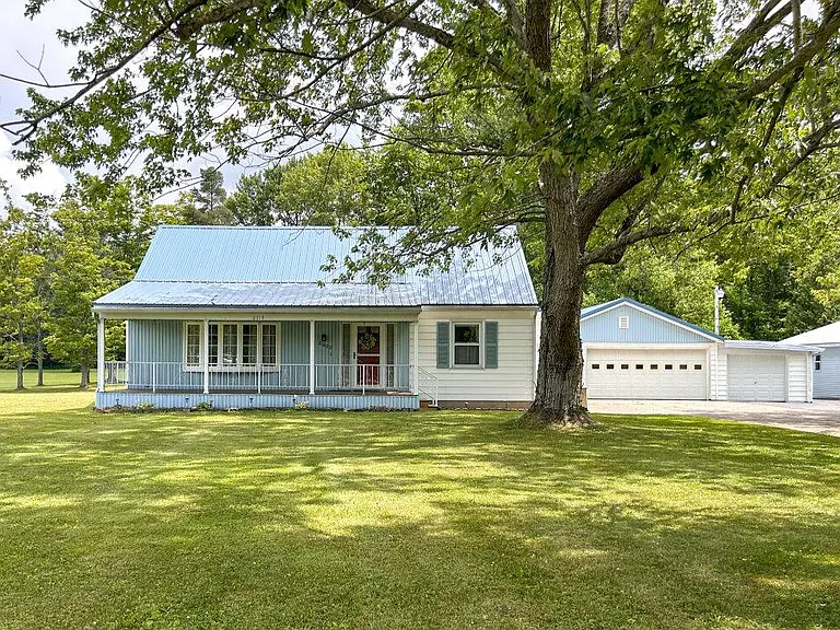 Spacious 3-Bed Cape Cod Home on 3.5 Acres