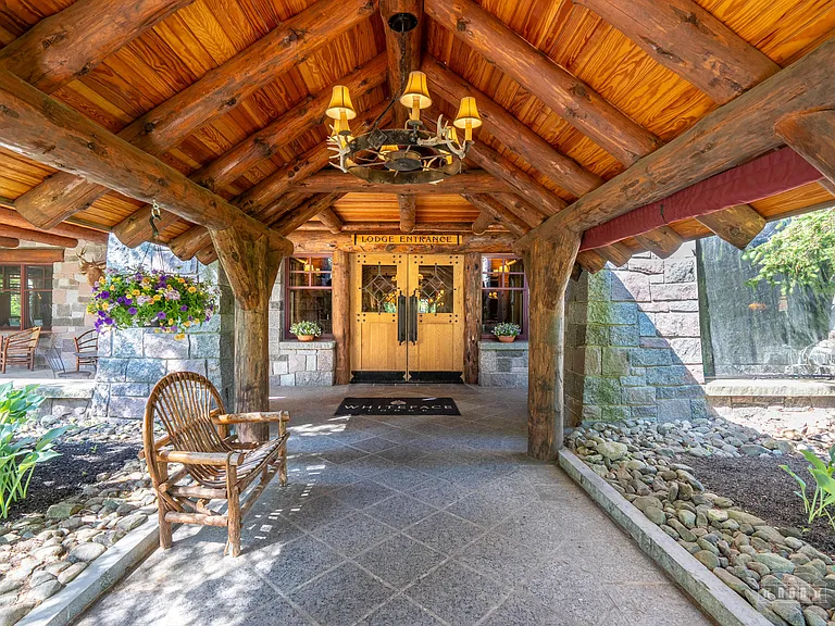 Private Residence #329 is a 3 bedroom, 3 bathroom Grand Lodge suite known as the coveted Whiteface Suite at the Whiteface Lodge. $92,000