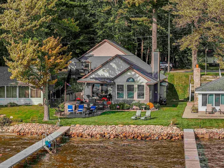 Welcome to Lakefront Living!