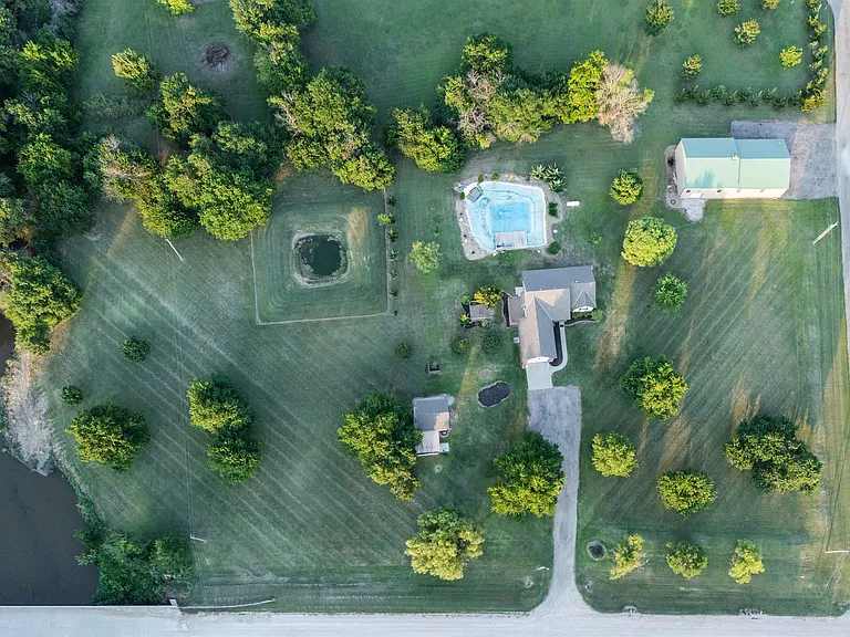 Charming Country Home Surrounded by Peace and Nature