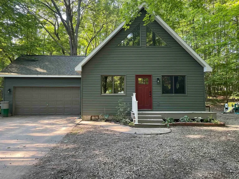 Adorable, Move-In Ready Home in White Birch Lakes $159,900