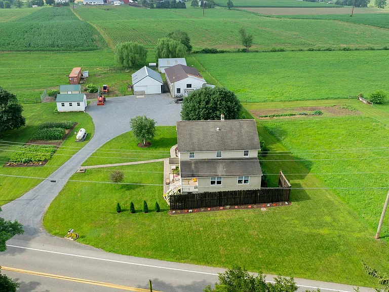 5 beds, 2 baths