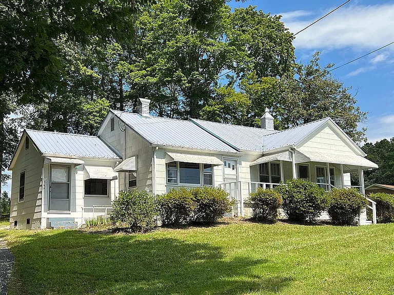 Call this adorable cottage home and you’ll enjoy over an acre of cozy country living less tha… $187,000