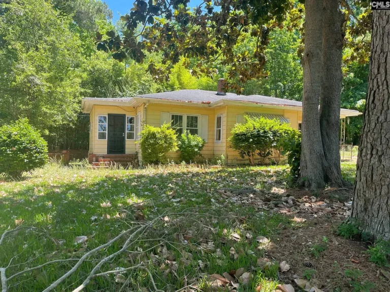 4 Bed / 2 Bath on 1 Acre Lot! 