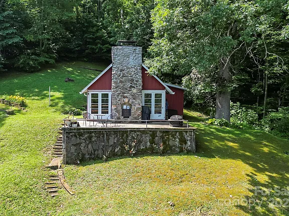 8.89 Acres in the Heart of Maggie Valley