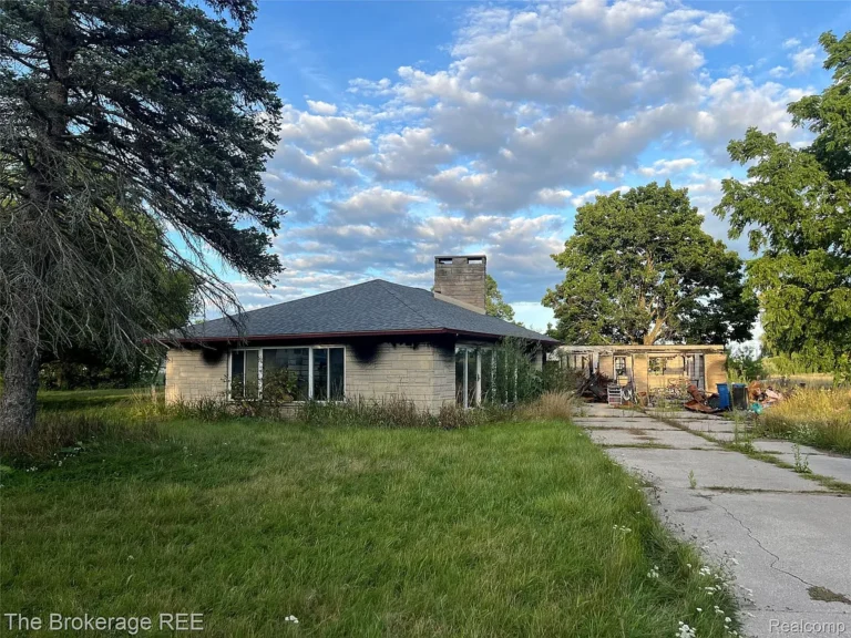 Fixer-Upper with Major Potential