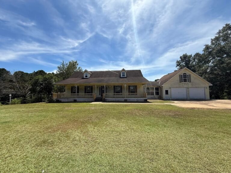 7-Acre Property with Spacious Home and Barn in Winfield, Alabama