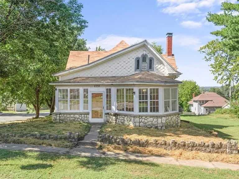 Priced to Sell Fast! Don’t Miss This Charming Bungalow! $74,900